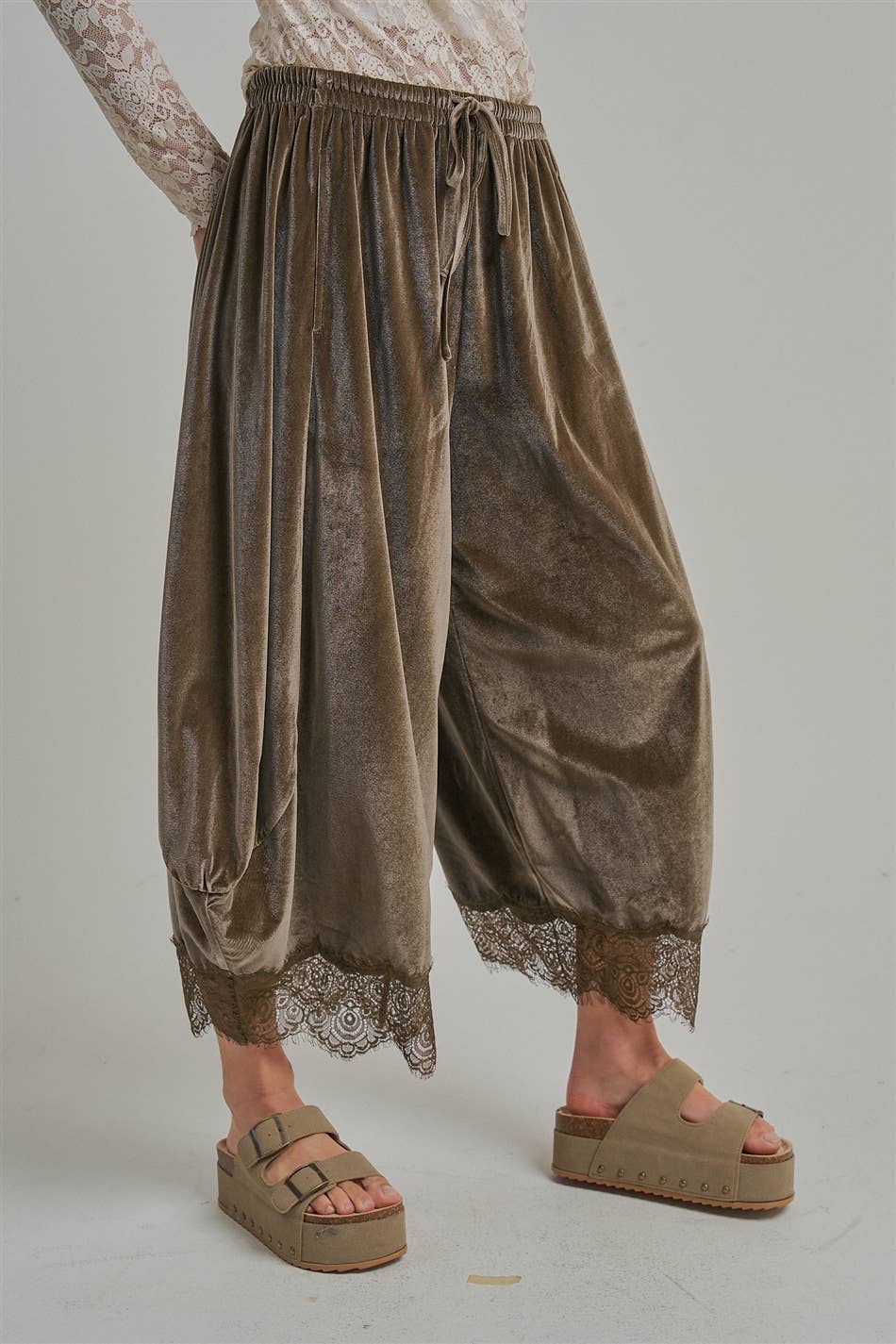 HOLIDAY VELVET FLOWY WIDE BALLOON LEG PANTS_JLB80092-02