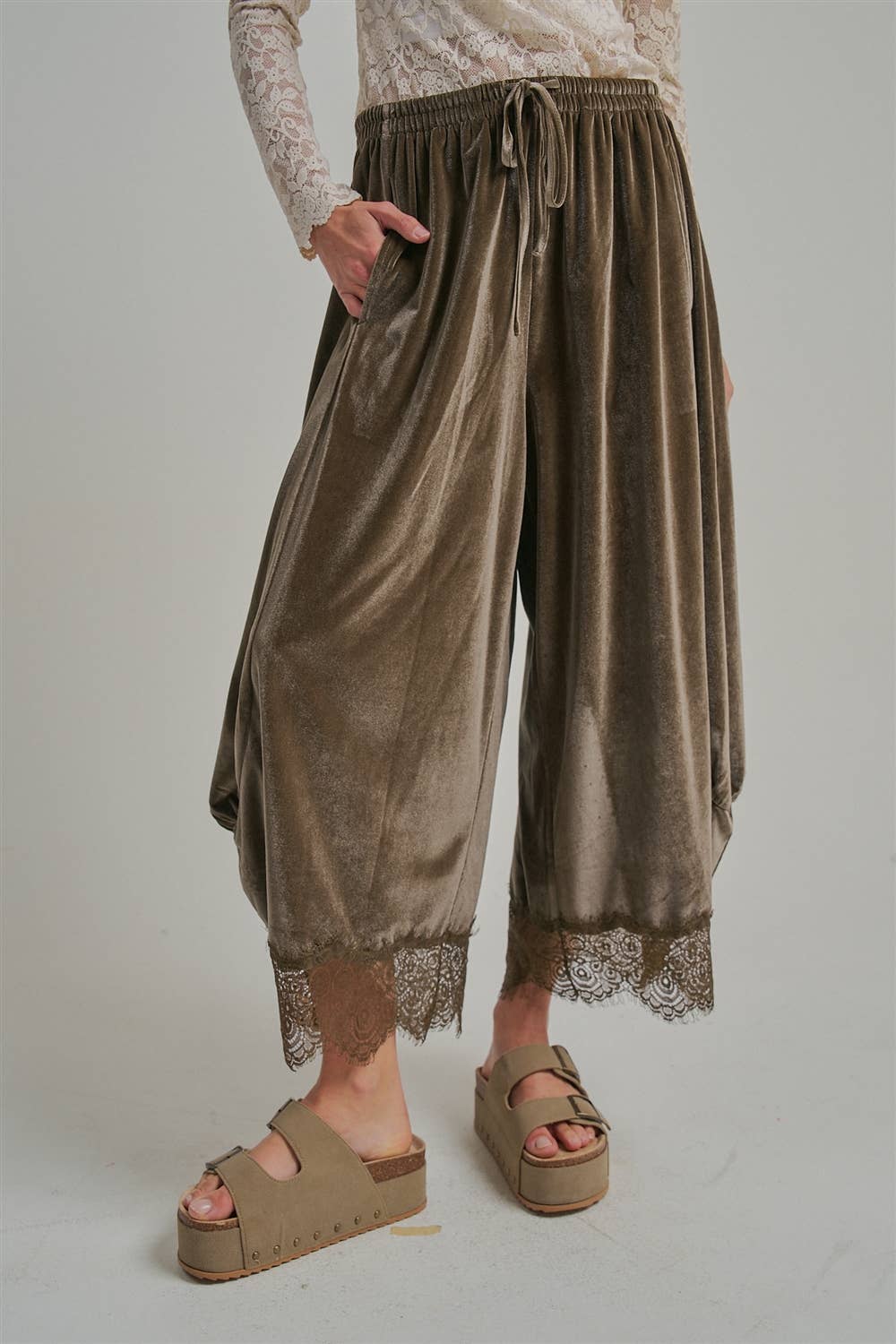 HOLIDAY VELVET FLOWY WIDE BALLOON LEG PANTS_JLB80092-02