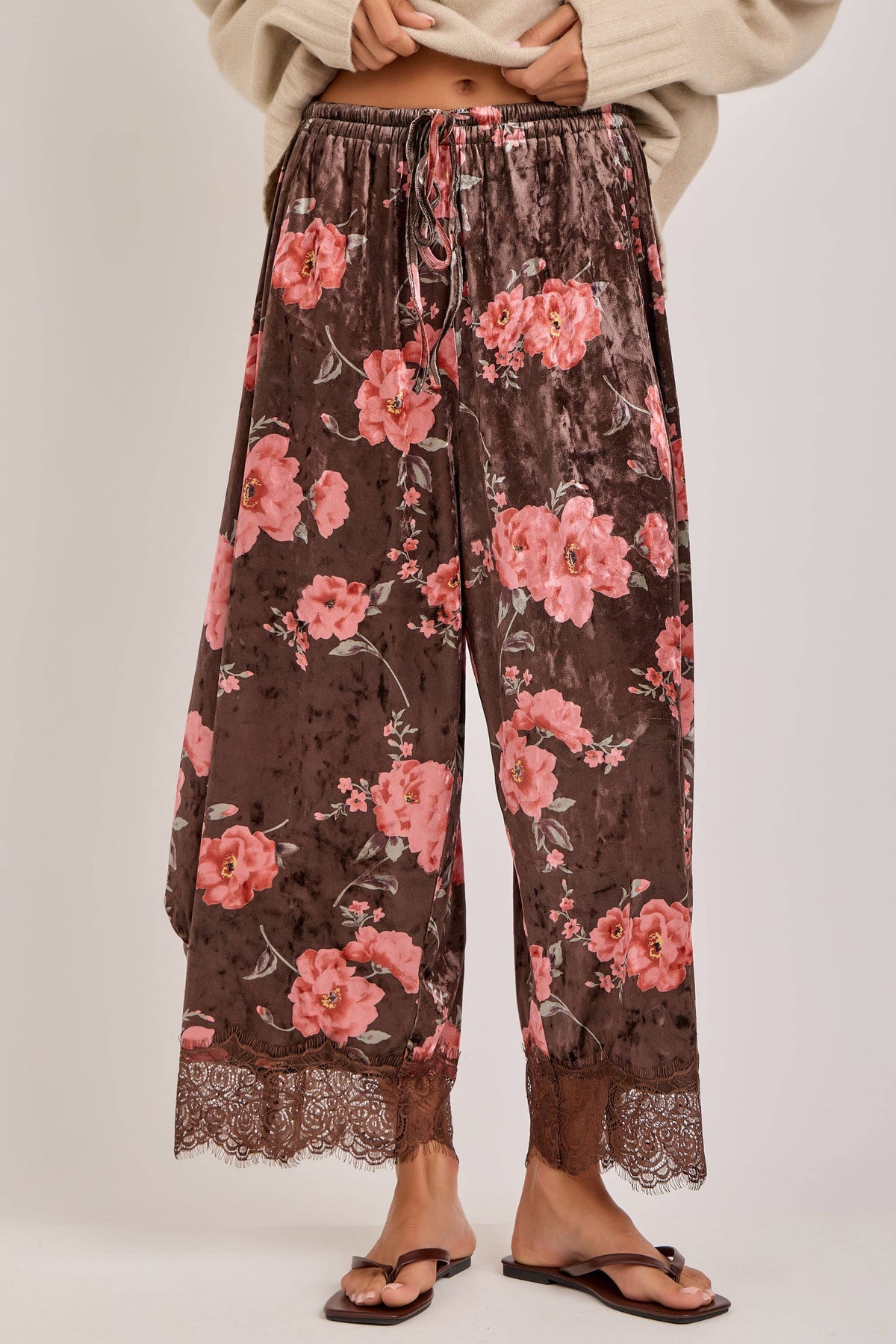 FLORAL VELVET WIDE BALLOON LEG PANTS WITH LACE_JLB80092-08