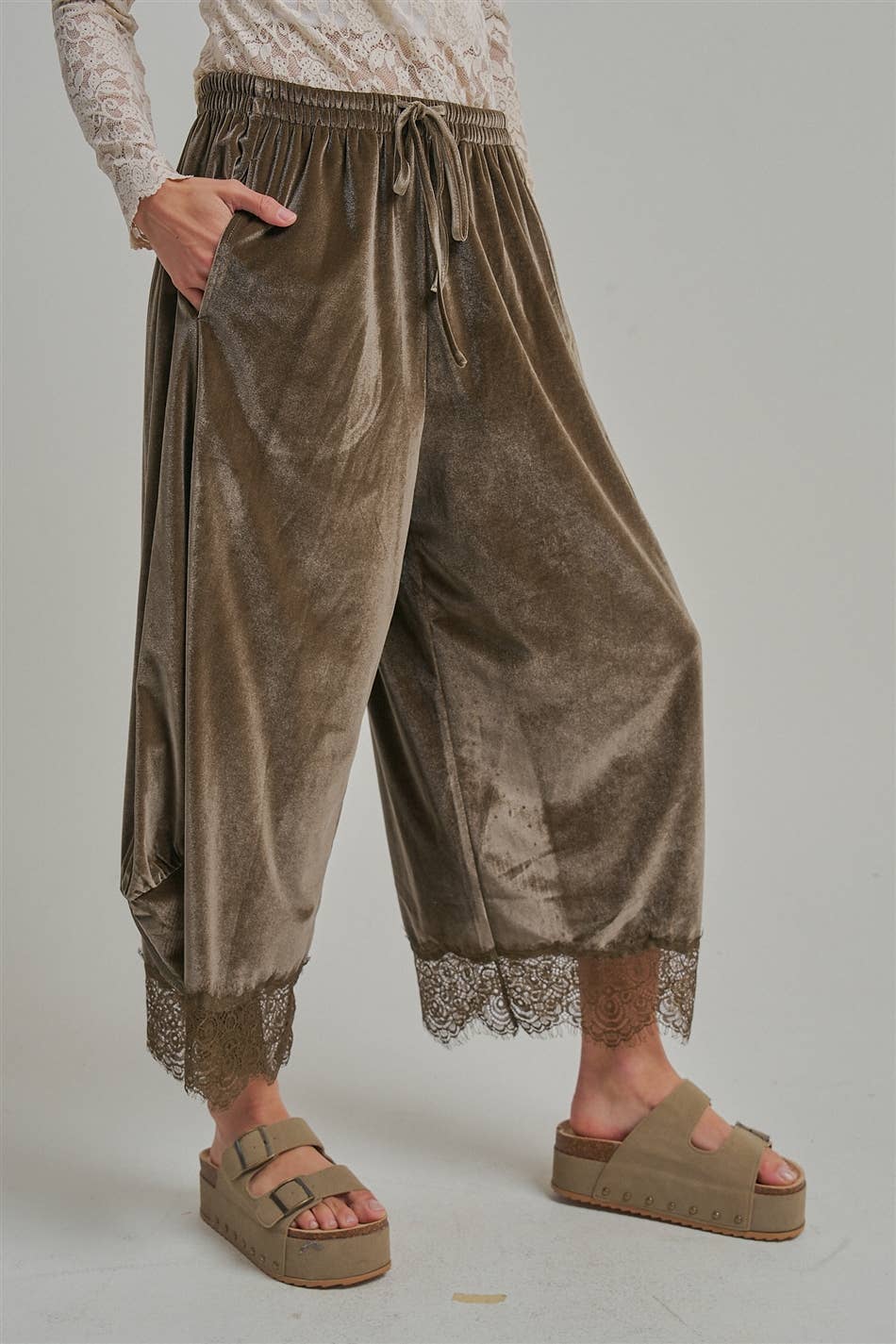 HOLIDAY VELVET FLOWY WIDE BALLOON LEG PANTS_JLB80092-02