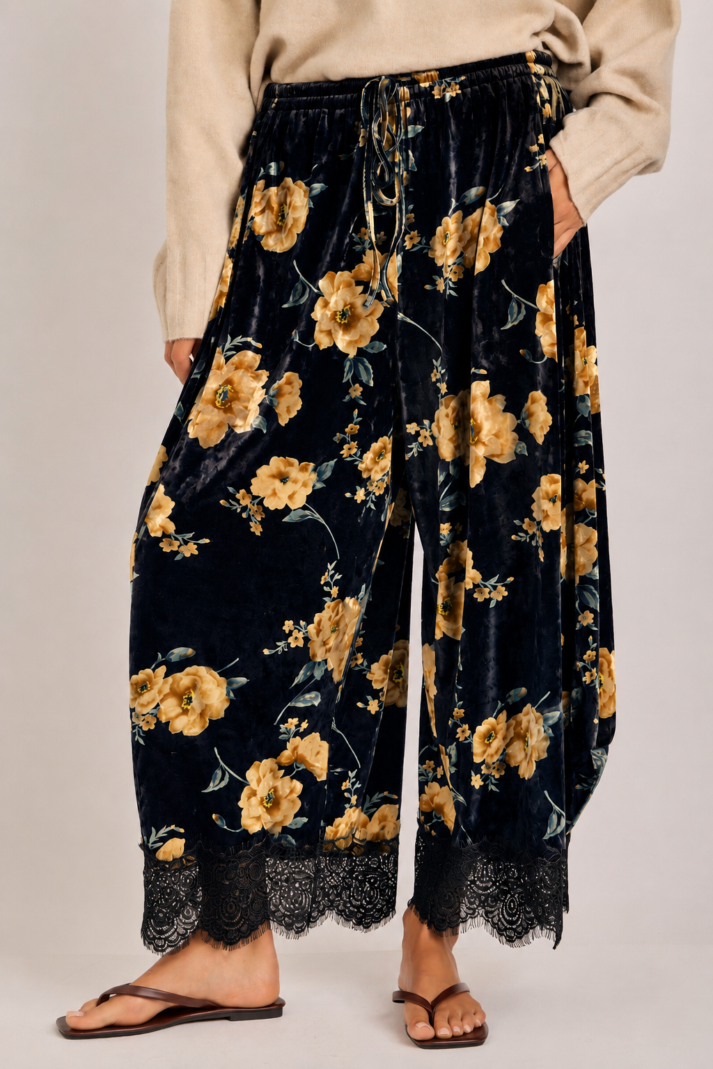 FLORAL VELVET WIDE BALLOON LEG PANTS WITH LACE_JLB80092-08