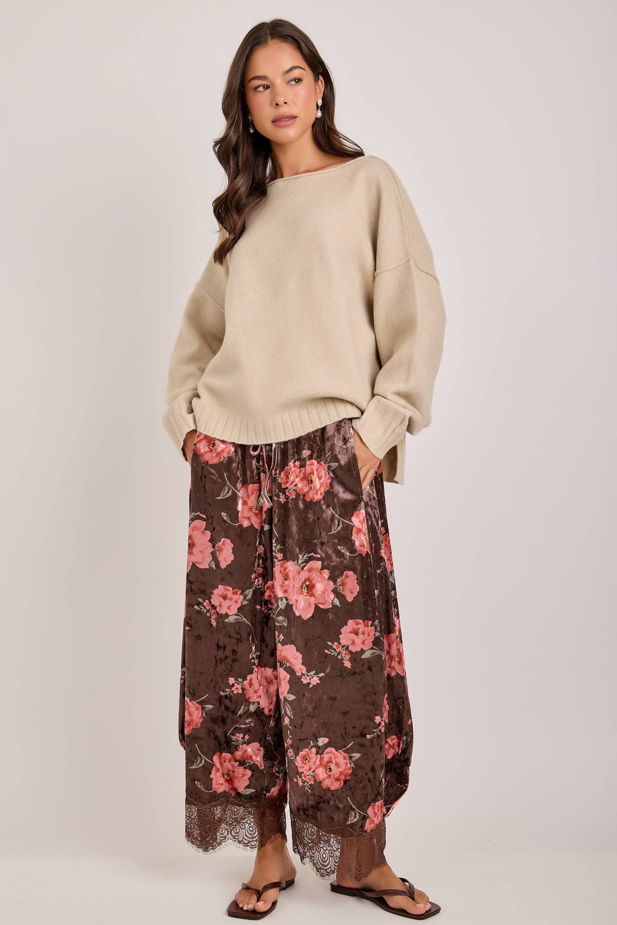 FLORAL VELVET WIDE BALLOON LEG PANTS WITH LACE_JLB80092-08