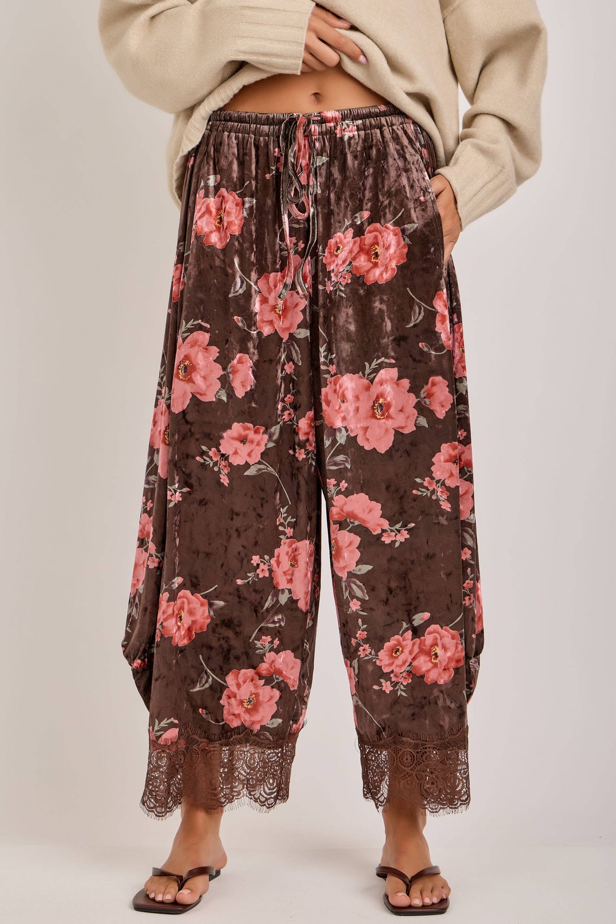 FLORAL VELVET WIDE BALLOON LEG PANTS WITH LACE_JLB80092-08