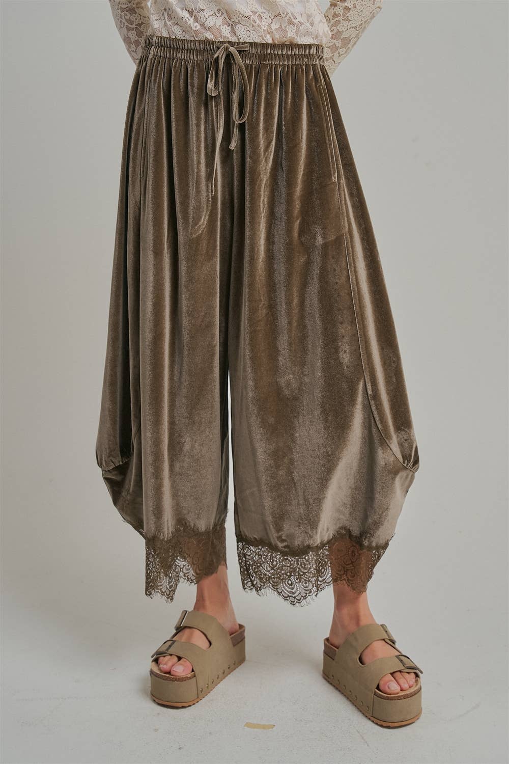 HOLIDAY VELVET FLOWY WIDE BALLOON LEG PANTS_JLB80092-02