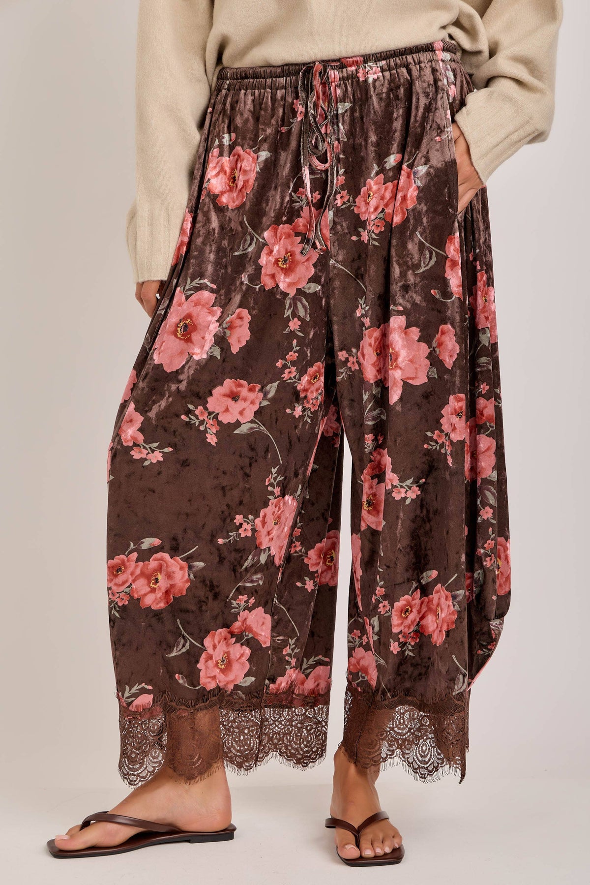 FLORAL VELVET WIDE BALLOON LEG PANTS WITH LACE_JLB80092-08
