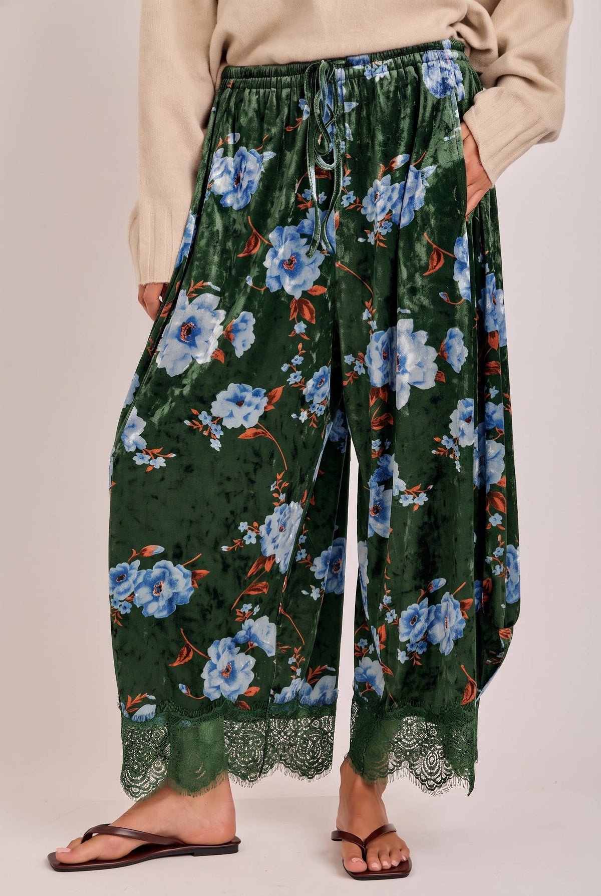 FLORAL VELVET WIDE BALLOON LEG PANTS WITH LACE_JLB80092-08