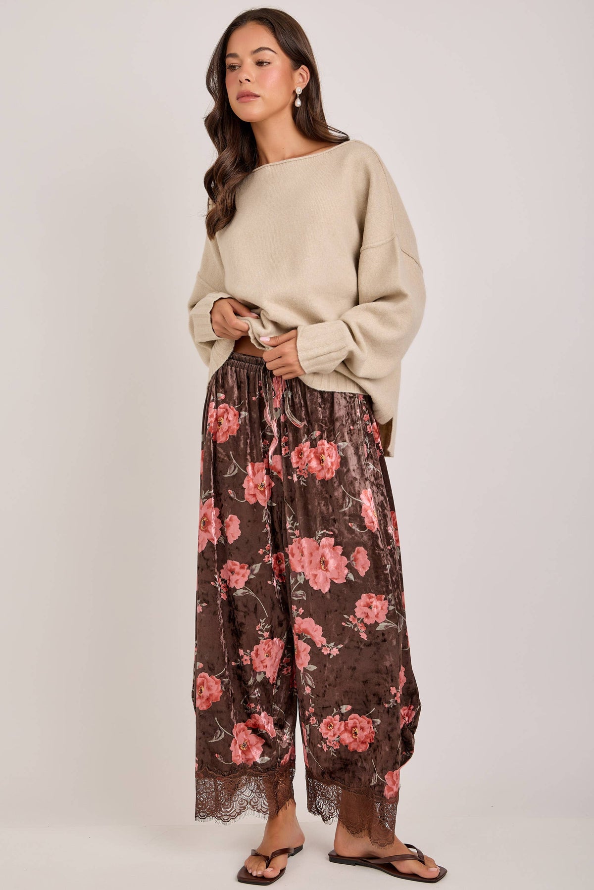 FLORAL VELVET WIDE BALLOON LEG PANTS WITH LACE_JLB80092-08