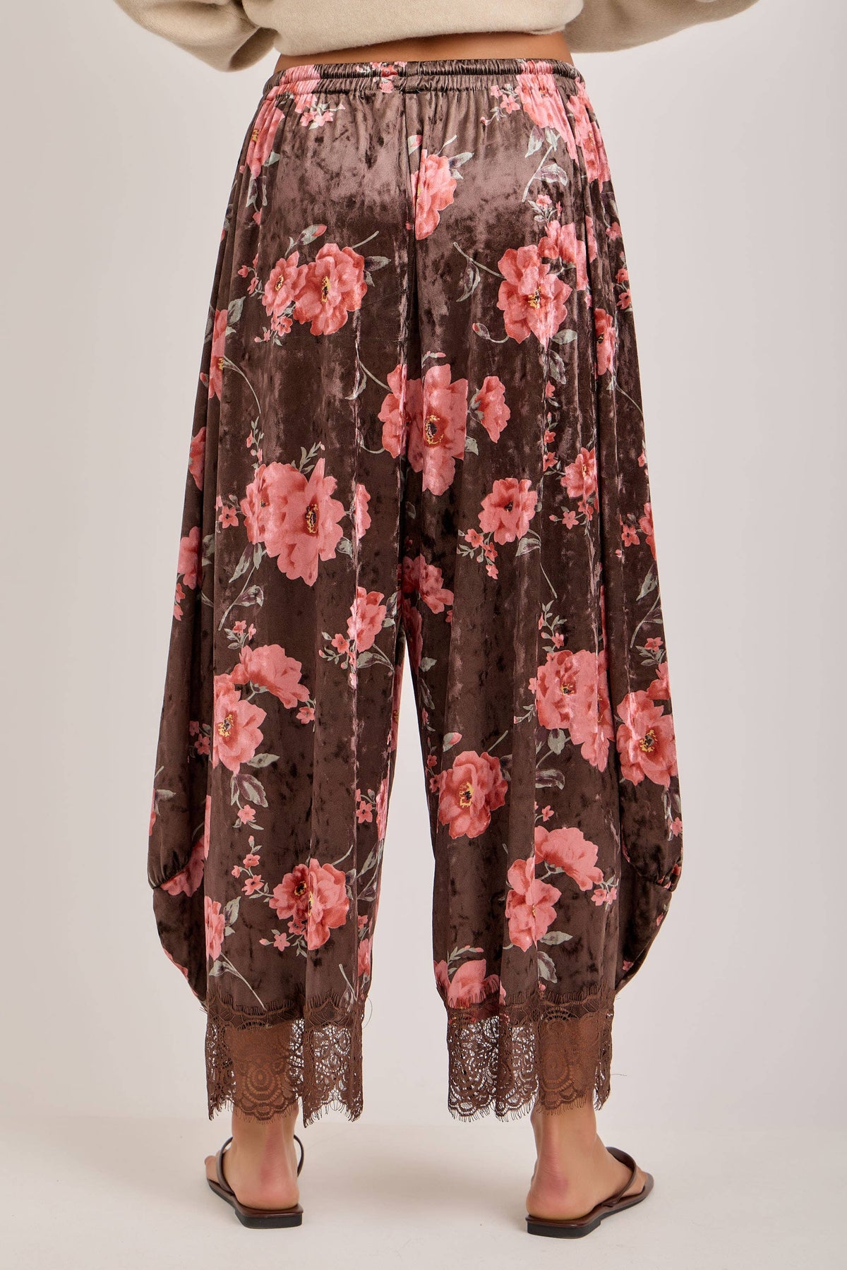 FLORAL VELVET WIDE BALLOON LEG PANTS WITH LACE_JLB80092-08